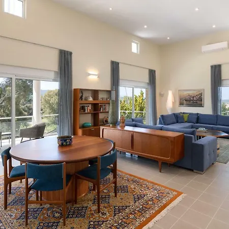 Hilltop Luxury * פסטידה