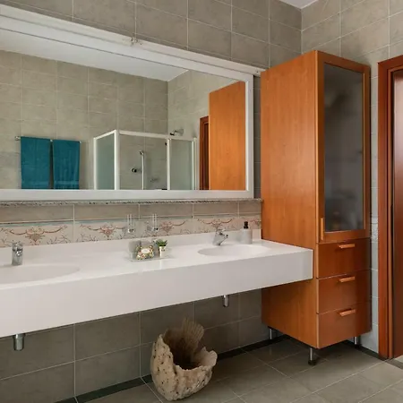 Villa Hilltop Luxury *