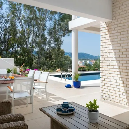 Hilltop Luxury Villa *
