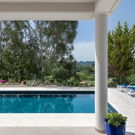 Hilltop Luxury Pastida