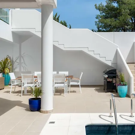 Hilltop Luxury *