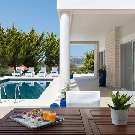 Villa Hilltop Luxury *