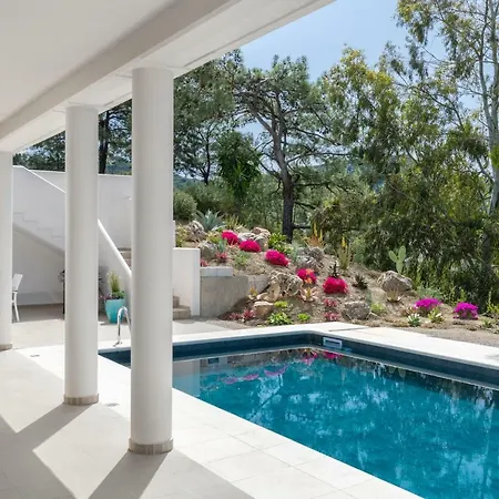 Hilltop Luxury *