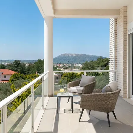 Hilltop Luxury *